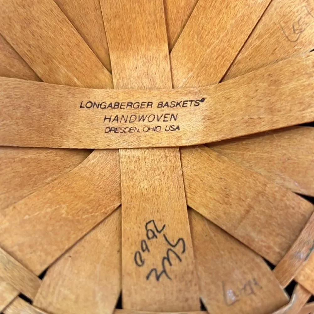 Cute LONGABERGER Baskett Handwoven in Dresden Ohio USA Signed SWZ 2000